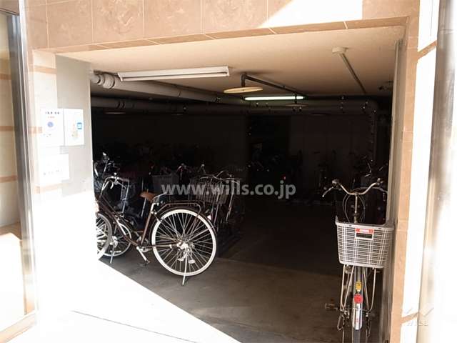 エントランス横の駐輪場