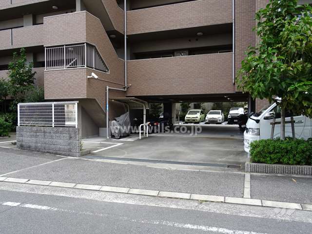 駐車場出入り口