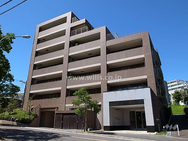 ディーグランセ北千里青山台の外観（南東側から）