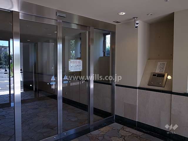 エントランスはオートロック付きです。