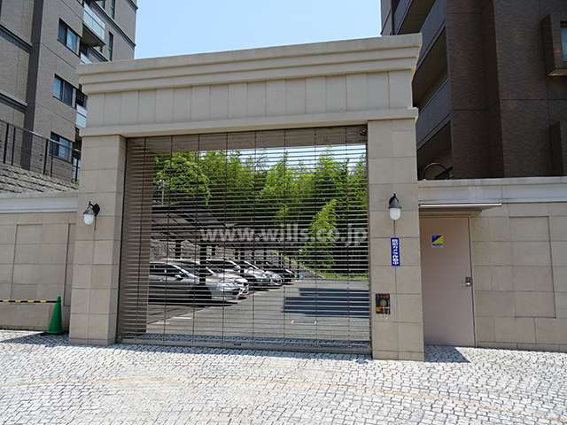 駐車場出入り口