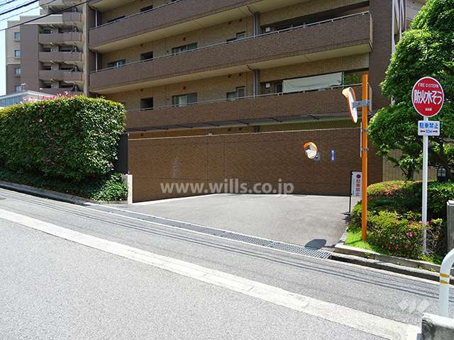 駐車場出入り口
