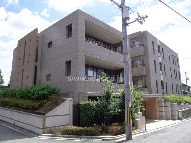 北西側から見た外観