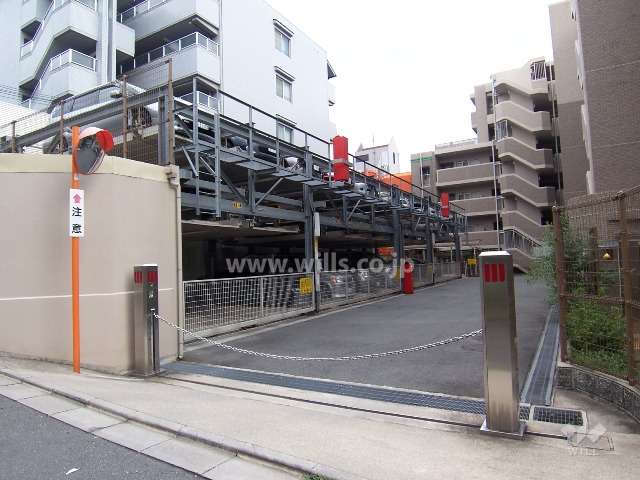 敷地内駐車場（ロボットゲート付き）