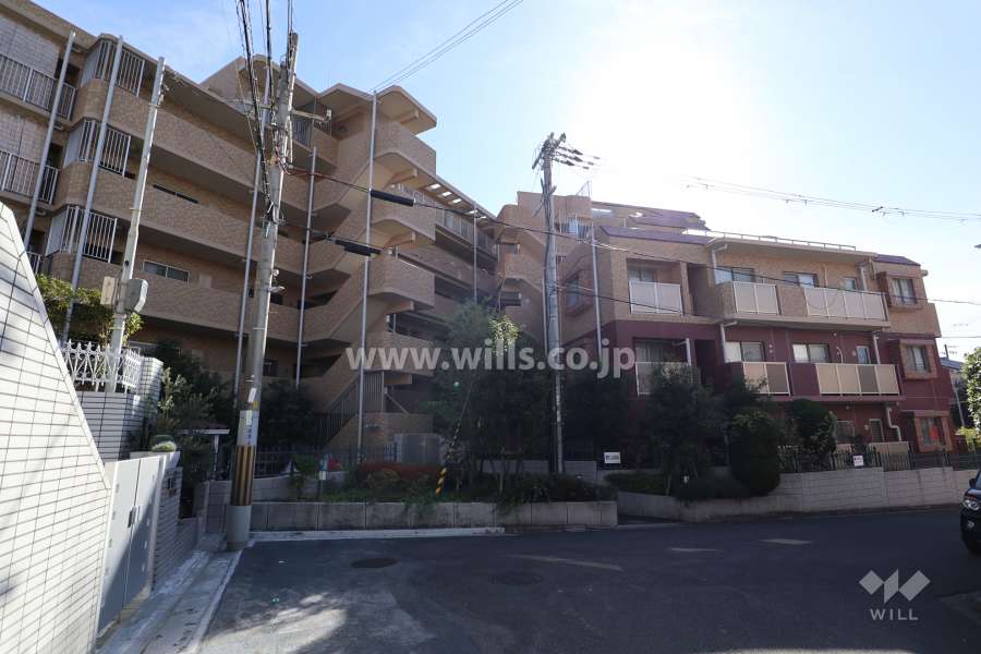 ライオンズガーデン吹田山手の外観（北西側から）