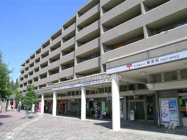 建物の西面は雁行設計になっています。