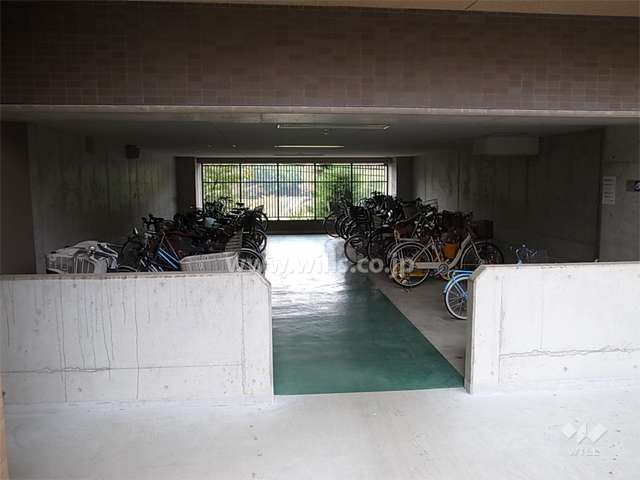屋内にある駐輪場