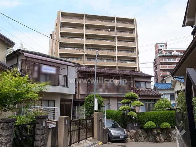 敷地の南側は一戸建てが中心に立ち並ぶ住宅地です。