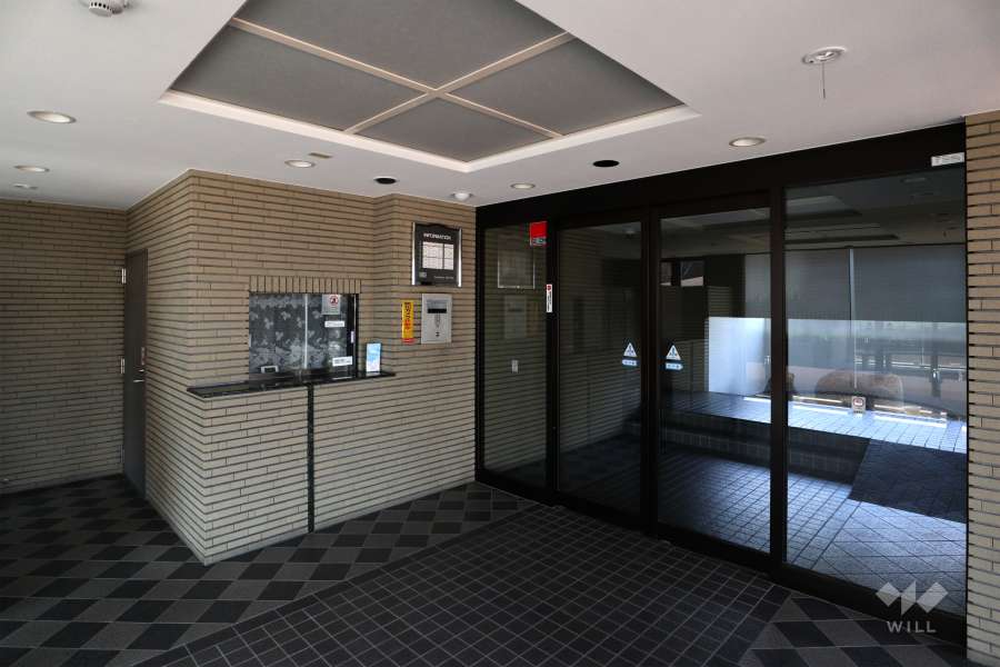 エントランスはオートロック付きです。
