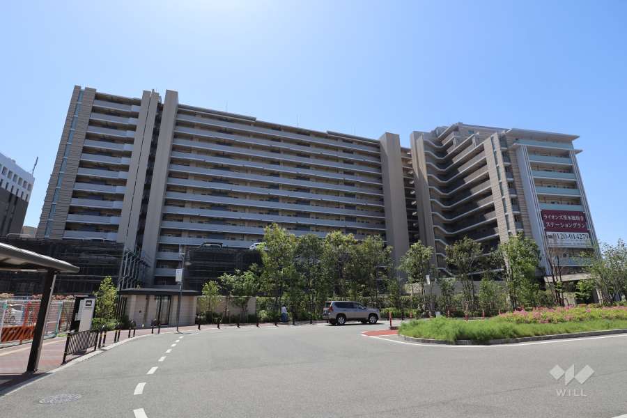 ライオンズ茨木総持寺ステーショングランの外観（北側から）