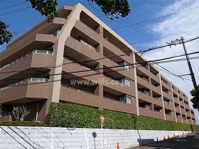 メロディーハイム北千里古江台壱番館の外観（南西側から）