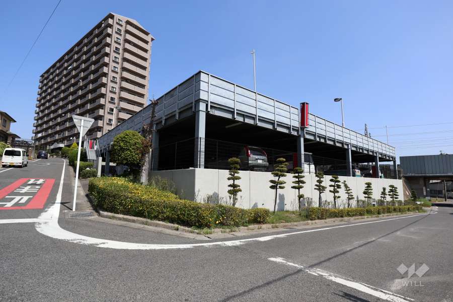 敷地西側と南側の前面道路（南西側から）