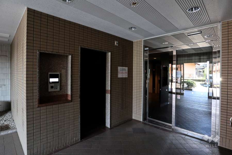 エントランスはオートロック付きです。