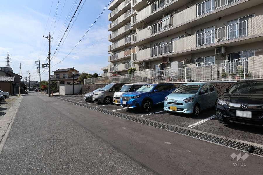 敷地南側の前面道路（東側から）