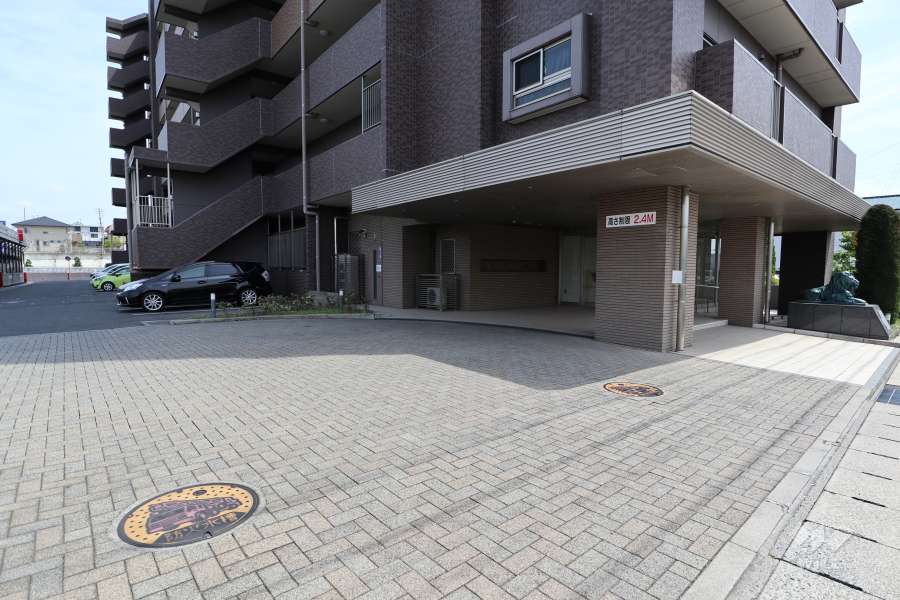 エントランス前の車寄せ