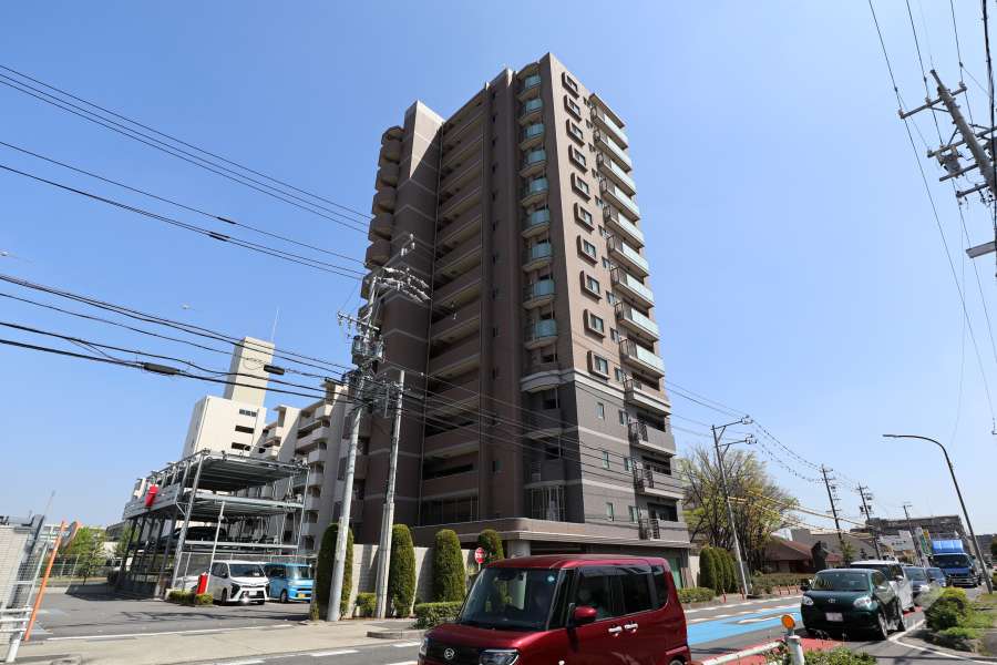 ライオンズ共和レジデンスの外観（北西側から）