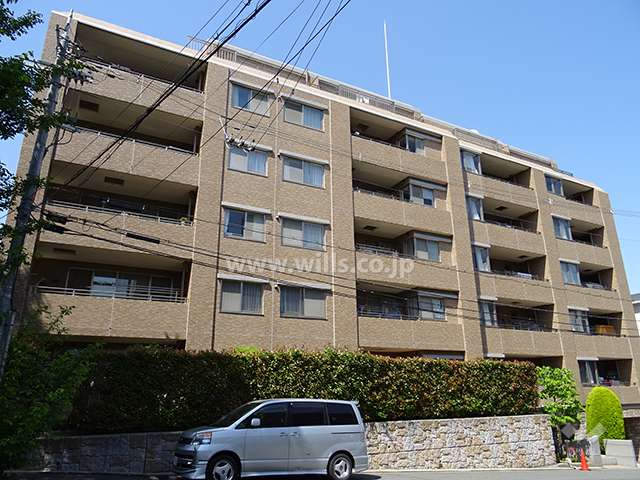 メロディーハイム北千里古江台弐番館の外観（南西側から）