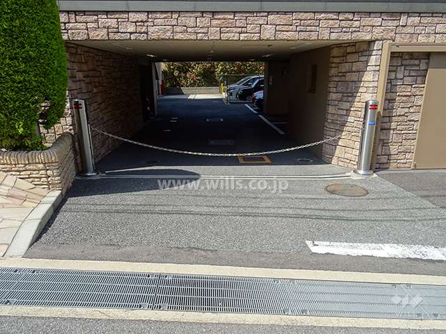 駐車場出入り口（ロボットゲート付）
