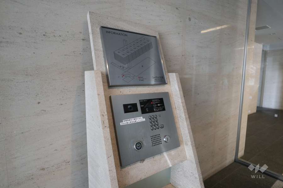 オートロックの操作盤、案内板