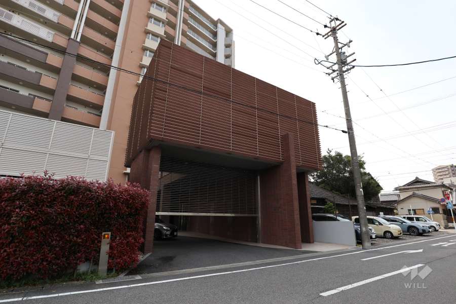 駐車場の出入り口（リングシャッター付き）・敷地内駐車場（屋外平面式）