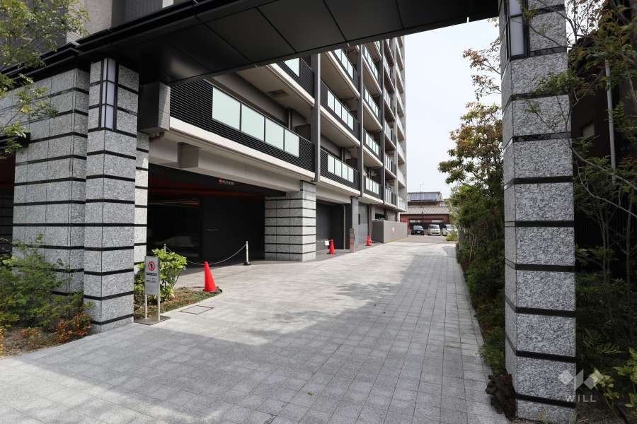 駐車場の出入り口（ロボットゲート付き）