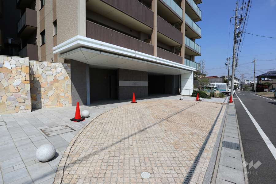 エントランス前の車寄せ