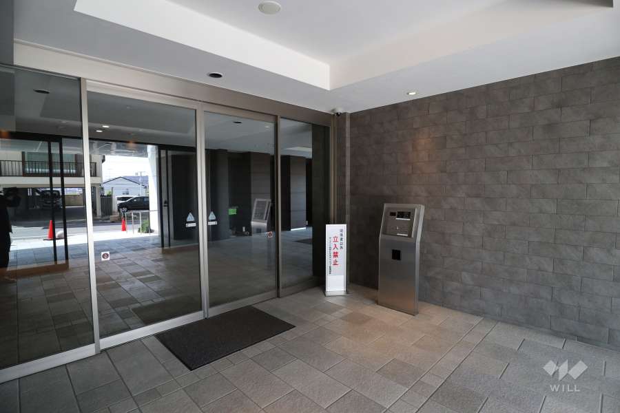 エントランスはオートロック付きです。