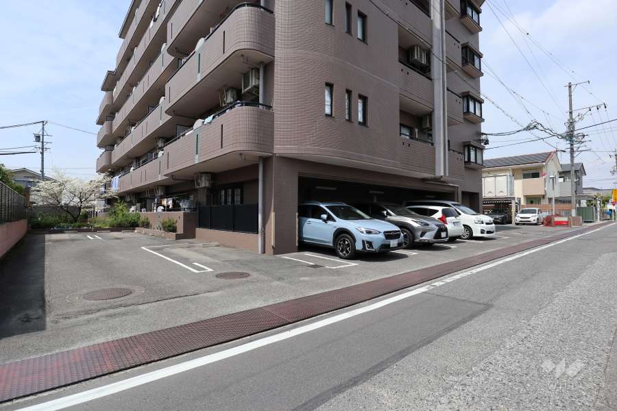 敷地内駐車場（屋外平面式、屋内平面式）