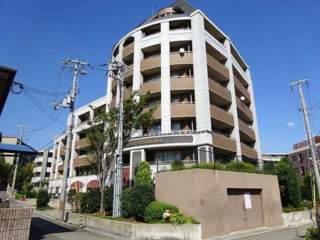 セレッソコート千里山ツインヒルズ壱番館の外観（南西側から）