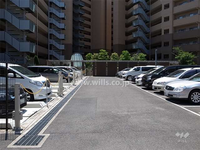 敷地内駐車場（屋外平面式と屋外機械式とがあります。）