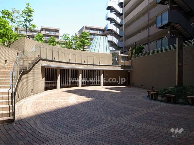 敷地中央にある広場