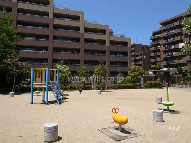 敷地東側には公園があり、そのすぐ北側には片山公園もあります。