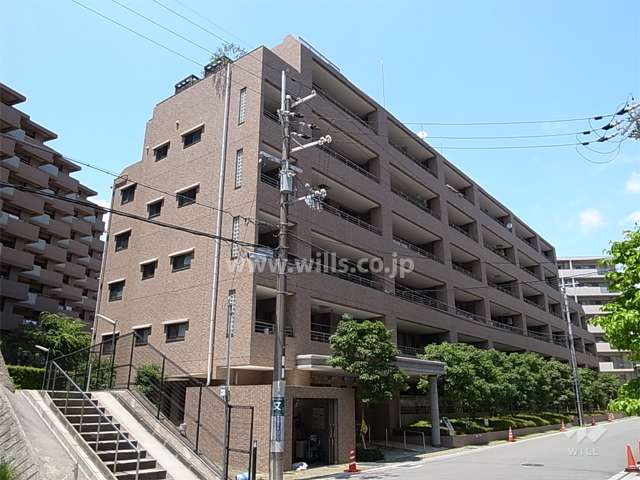 リビオ北千里古江台プレステージフォートの外観（南西側から）
