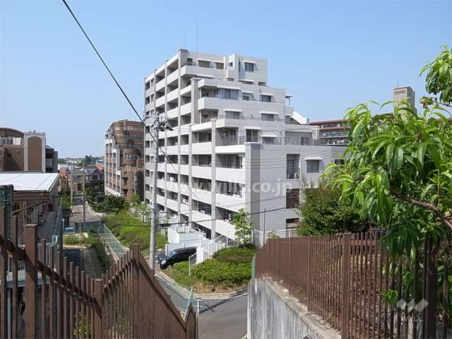 サンマンションアトレ千里山アルクレールの外観（北東側から）
