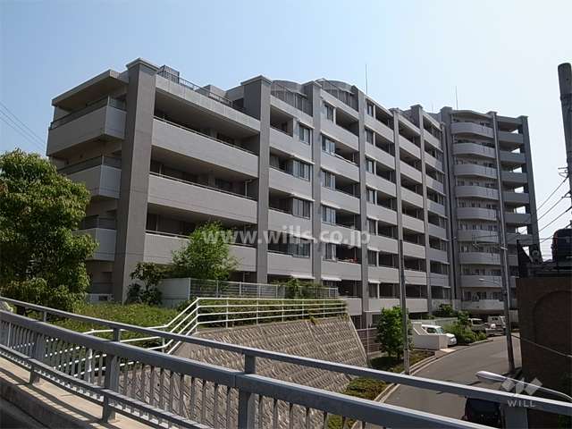 サンマンションアトレ千里山アルクレールの外観（南西側から）