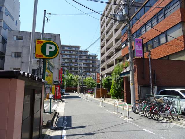 敷地南側の前面道路（東側から）