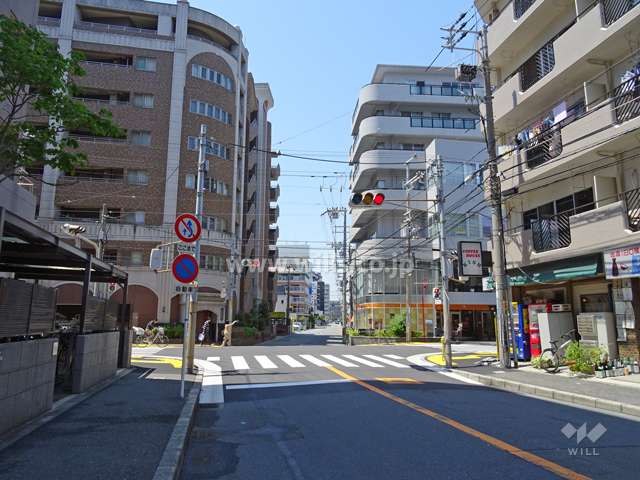 敷地北側の前面道路（東側から）