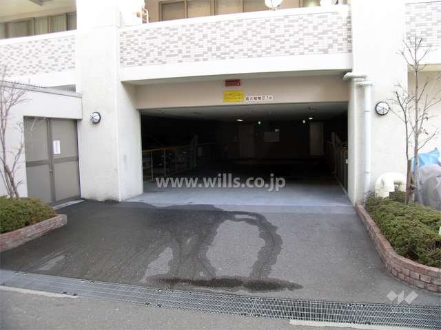 1階部分にある敷地内駐車場