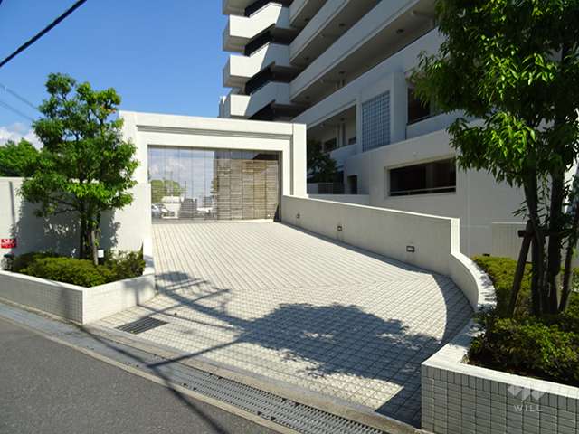 駐車場出入り口（リングシャッター付）