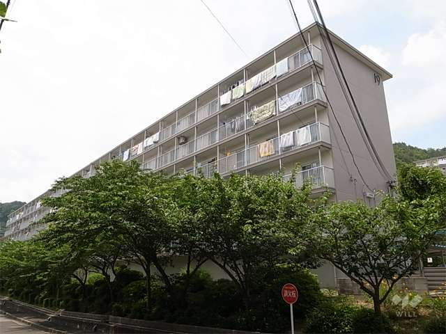 中山五月台住宅19号棟の外観（南東側から）