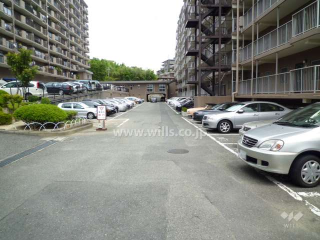 敷地に隣接して公園があります。
