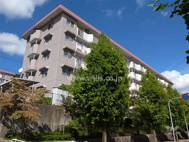中山五月台住宅22号棟の外観（南西側から）