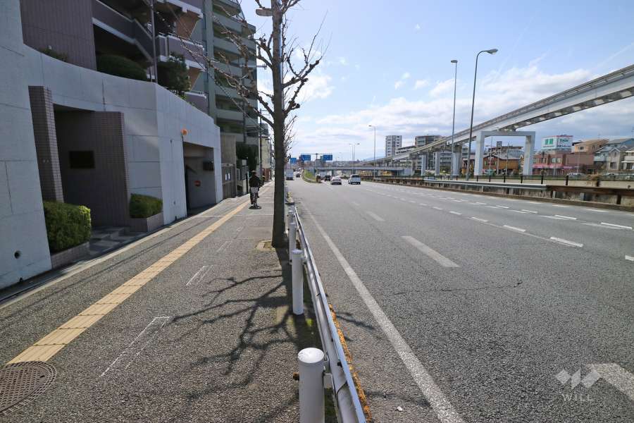 敷地北西側の前面道路
