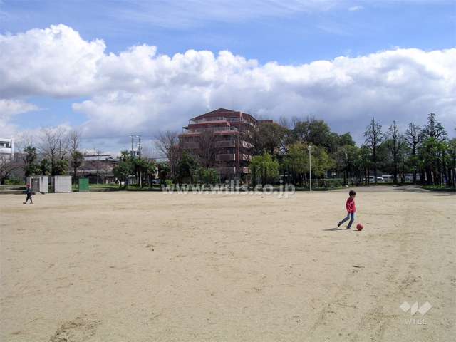 『大曽公園』から見たサンマンションドゥーシェ豊中北桜塚