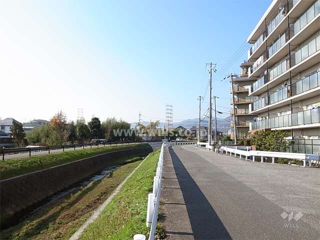敷地の南側には天王寺川が流れています。