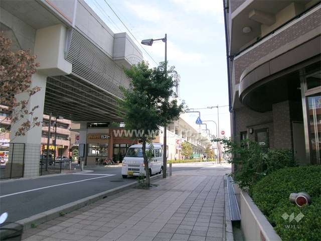 敷地の北側には阪急宝塚線と国道176号線が走っています