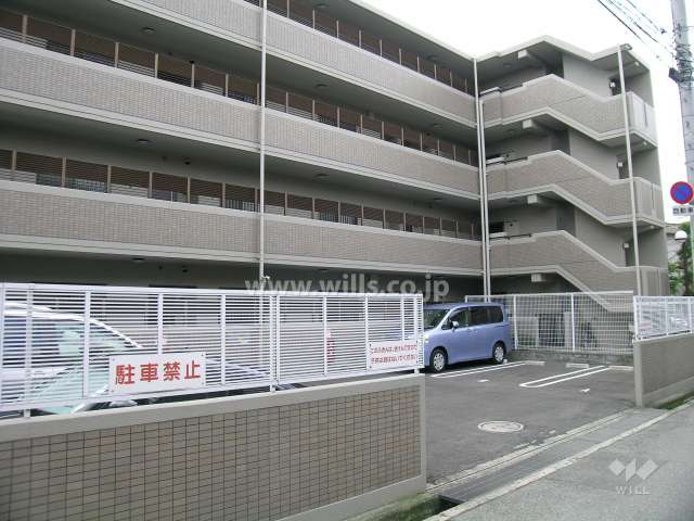 敷地内の駐車場