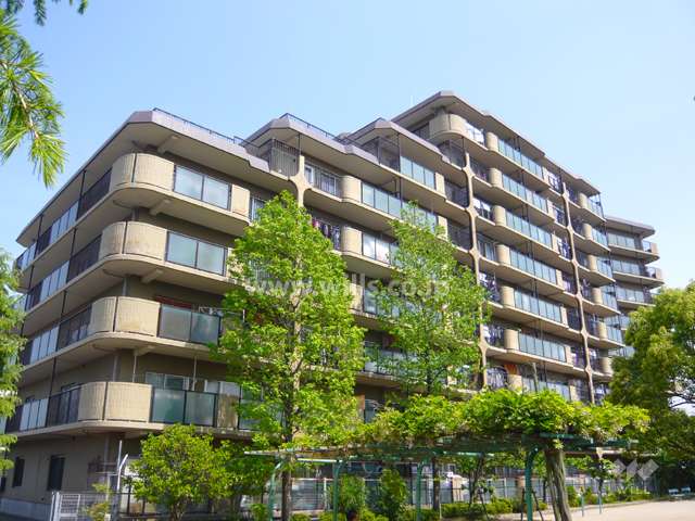 シャルム中山寺の外観（北西側から）