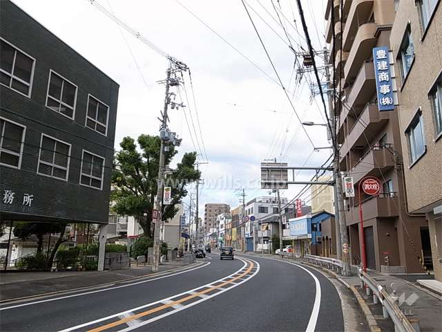 敷地の南西側は国道176号線に面しています。