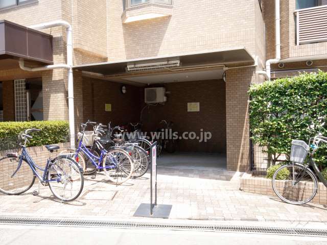 エントランス横の駐輪場